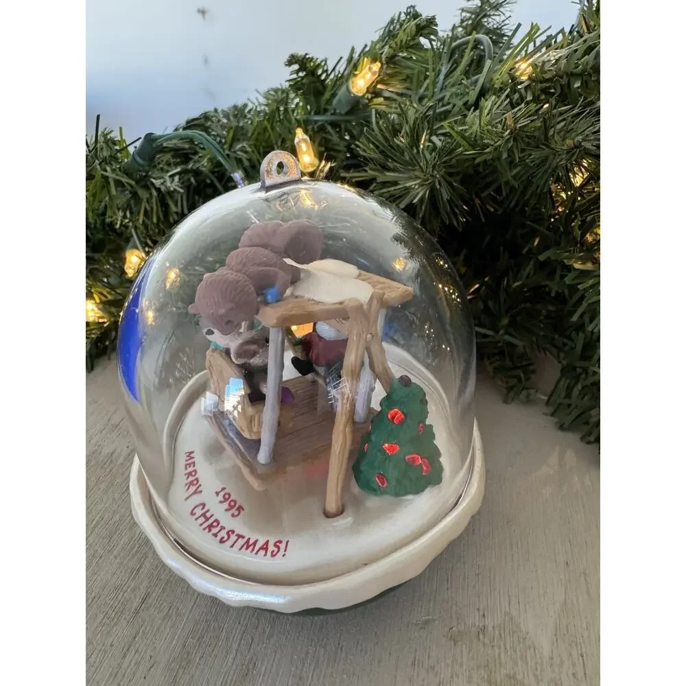 1995 Hallmark FORREST FROLICS Magic Light & Motion Christmas Ornament Works!